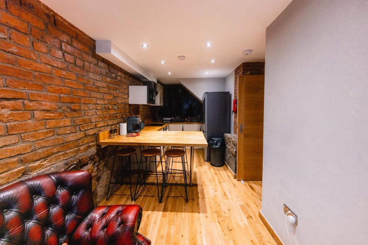 Superb Luxury Quality Central Apartment On Canal Édimbourg